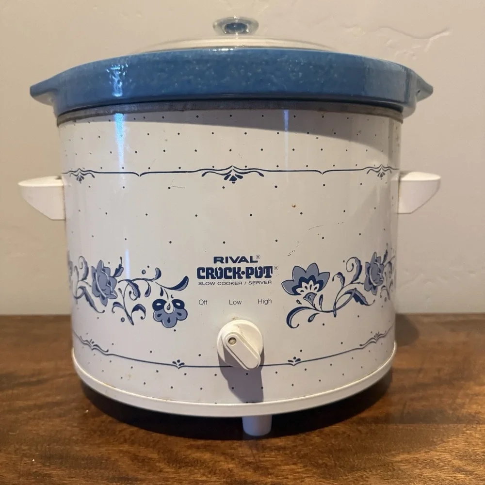 Vintage Rival 6 Quart Crock Pot Slow Cooker Blue Floral Delft 3656